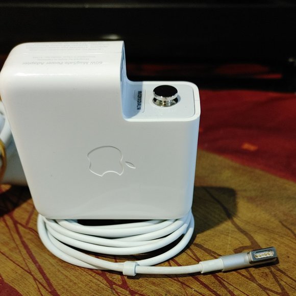 Apple 60W MagSafe a1344 Power Adapter - Picture 1 of 3